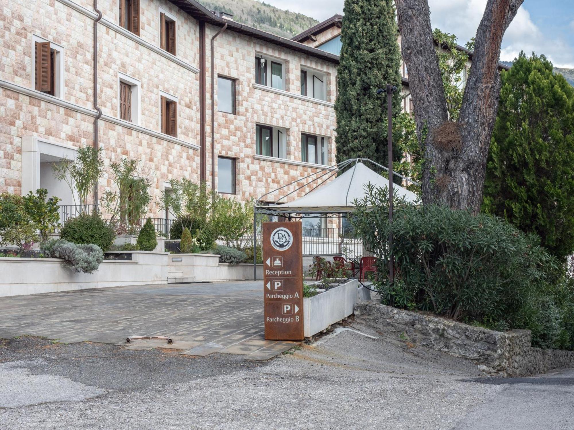 Hotel Domus Laetitiae Assisi Esterno foto